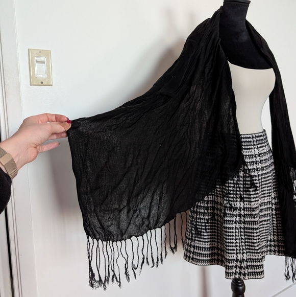 Super Soft Black Scarf/Shawl - Picture 5 of 6